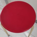 Vintage Kruk Wit Metaal Rode Houten Zitting thumbnail 2