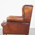 Comfortabele Vintage Engelse Stijl Schapenleren Oorfauteuil Met Een Prachtige Warme Kleurstelling thumbnail 6