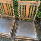 A 1920S Oak Draw-Leaf Dining Table, On Barley-Twist Legs  And 4 Stoelen thumbnail 8