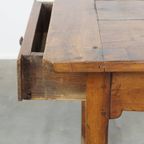 Zeer Mooie Antieke Franse Eettafel Van Vruchtenbomen Hout Met 3 Lades Uit Eind 18e Eeuw thumbnail 14