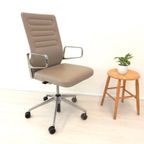 Vitra Ac4 Bureaustoel Design thumbnail 10
