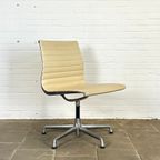 Herman Miller Ea 106 Draaibare Crème Leren Designstoel thumbnail 5