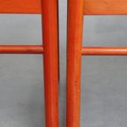 Leuke Set Van 2 Rode Vintage Houten Stoelen Uit De Jaren ’70 Met Een Gevlochten Rieten Zitting thumbnail 8