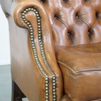 Klassieke En Licht Cognac-kleurige Rundleren Engelse Chesterfield Oorfauteuil thumbnail 4
