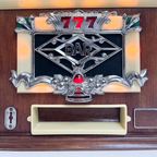 Radio En Cassettespeler In De Vorm Van Vintage Speelautomaat thumbnail 7