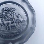 Vintage Tinnen Bord Met Paarden. 22 Cm. thumbnail 6