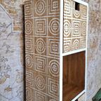 Boho Stijl Kast In Hout Met Witte Patronen/ Moder Look Kastje thumbnail 2