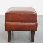 Comfortabele En Karaktervolle Set Van 2 Schapenleren Chesterfield Fauteuils Met Hocker thumbnail 22