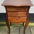 Teak Tafeltje Met Gebogen Poten En 3 Lades, 80 Cm Hoog thumbnail 5