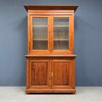 Belgische Pitch Pine Schoolkast Met Ribbelglas thumbnail 2
