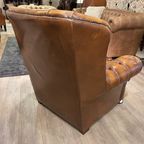 Oude Engelse Chesterfield Oorfauteuil In Tabacco Bruin thumbnail 4