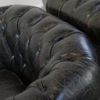 Set Van 2 Ruime Zwarte Rundleren Chesterfield Fauteuils Met Een Sprekend Karakter thumbnail 15