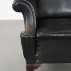 Grote Antieke Zwarte Engelse Rundleren Oorfauteuil Uit Eind 19e Eeuw Met Een Luxe Uitstraling thumbnail 8