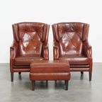 Comfortabele En Karaktervolle Set Van 2 Schapenleren Chesterfield Fauteuils Met Hocker thumbnail 2