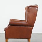 In Goede Staat Verkerende, Grote Cognac-kleurige Rundleren Oorfauteuil In Engelse Stijl thumbnail 6