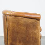 Leuke, Charmante En Comfortabele Schapenleren Clubfauteuil In Een Mooie Lichte Cognac Kleur thumbnail 10