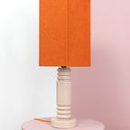 Lichtroze Tafellamp Met Oranje Kap thumbnail 2