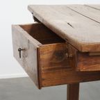 Karaktervolle, Prachtige En Praktische Vierkante Antieke Eettafel Gemaakt Van Iepenhout thumbnail 14