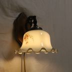 Vintage Wandlamp Hout, Brons Met Beschilderde Opaline Glazen Kap, Jaren '70 thumbnail 5