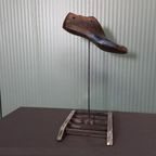 Antieke Houten Schoenleest Op Steampunk Standaard thumbnail 2