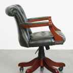 Tijdloze Groene Rundleren Chesterfield Bureaustoel In Engelse Stijl Op Wieltjes thumbnail 2
