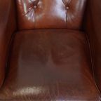Comfortabele En Karaktervolle Set Van 2 Schapenleren Chesterfield Fauteuils Met Hocker thumbnail 7