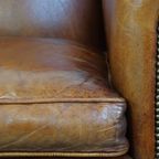 Zeer Mooie Schapenleren Fauteuil Met Een Luxe Vormgeving En Hout Gesneden Poten thumbnail 11