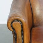 Karaktervolle Vintage Schapenleren Clubfauteuil Met Siernagels En Zwarte Biezen thumbnail 10
