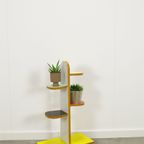 Vintage Plantenrek Met Frisse Kleuren thumbnail 3