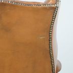 Klassieke En Licht Cognac-kleurige Rundleren Engelse Chesterfield Oorfauteuil thumbnail 8