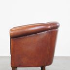 Comfortabele Vintage Schapenleren Clubfauteuil In Engelse Stijl Met Een Mooi Patina thumbnail 6