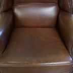 Grote, Klassieke Donkerbruine Gladde Rundleren Chesterfield Oorfauteuil In Engelse Stijl thumbnail 5