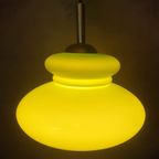 Vintage (diep)groene Space Age / Mid Century Hanglamp Met Kap Van Opaline Glas thumbnail 6