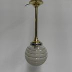 Art Deco Hanglamp Met Glazen Bol En Messing Armatuur thumbnail 9