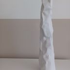 Sculpturale Vaas In Mat Wit Keramiek. Uniek Geplooid Design. H: 40cm thumbnail 5