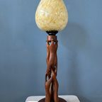 Handgesneden Houten Tafellamp Met Art Deco Stijl Kap thumbnail 6