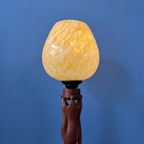Handgesneden Houten Tafellamp Met Art Deco Stijl Kap thumbnail 5