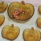 Vintage Schalenset Amberkleurig Glas Appelvorm (7 Delig) thumbnail 4