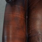 Luxe, Warm Gekleurde, Bruine Rundleren Chesterfield Oorfauteuil Met Unieke Details thumbnail 7