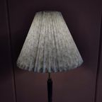 Elegante Staande Lamp Met Geplooide Kap thumbnail 3