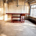 Vintage Koraalrode Sidetable Lyda Levi Voor Mcguire thumbnail 3