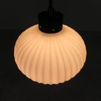 Vintage Hanglamp Met Witte Geribbelde Glazen Bol, Jaren 60 thumbnail 11