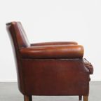 Karkatervolle Vintage Schapenleren Armchair/ Fauteuil Met Warme Kleuren En Een Mooi Patina thumbnail 4