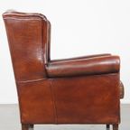 Comfortabele Engelse Stijl Schapenleren Oorfauteuil In Een Prachtige Diepe Cognac Kleur thumbnail 4