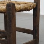 Sierlijke Antieke Boeren Stoel Met Touwen Zitting En Mooi Snijwerk thumbnail 13