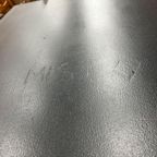 Vintage Houten Bureau Met Zwevend Blad En Zwart Frame thumbnail 15