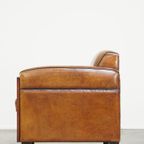 Schapenleren Art Deco Design Armchair Met Mooie Houten Details En Zwarte Biezen thumbnail 6