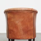 In Een Goede Staat Verkerende Rundleren Engelse Stijl Clubfauteuil In Een Lichte Cognac Kleur thumbnail 5