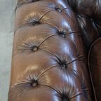 Karakteristieke, Statige Engelse Chesterfield Fauteuil Gemaakt Van Rundleer thumbnail 8