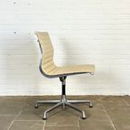 Herman Miller Ea 106 Draaibare Crème Leren Designstoel thumbnail 6